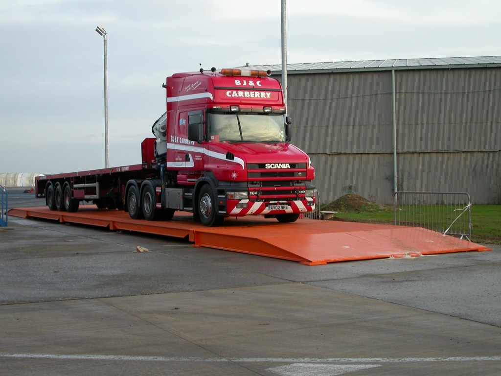 truck on weighbridge 